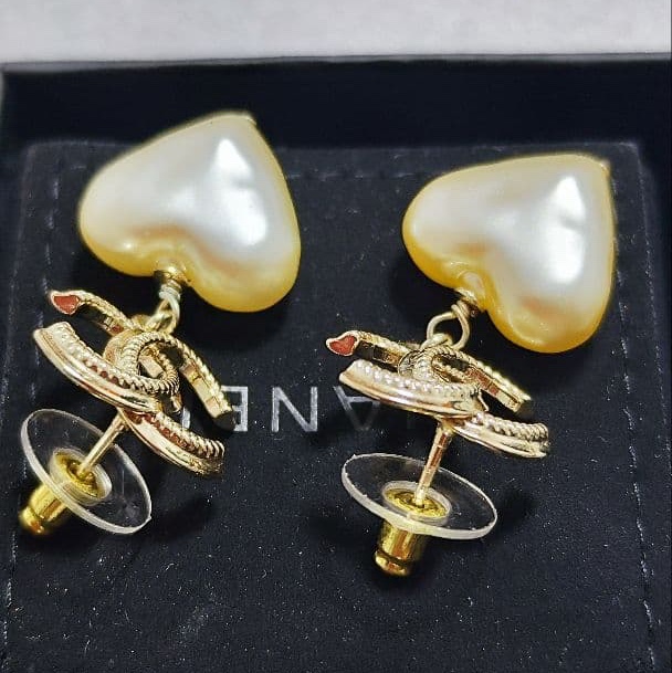 💝FuFu.Style ⟡.·* Chanel 劉詩詩同款珍珠愛心雙C小香耳環-7