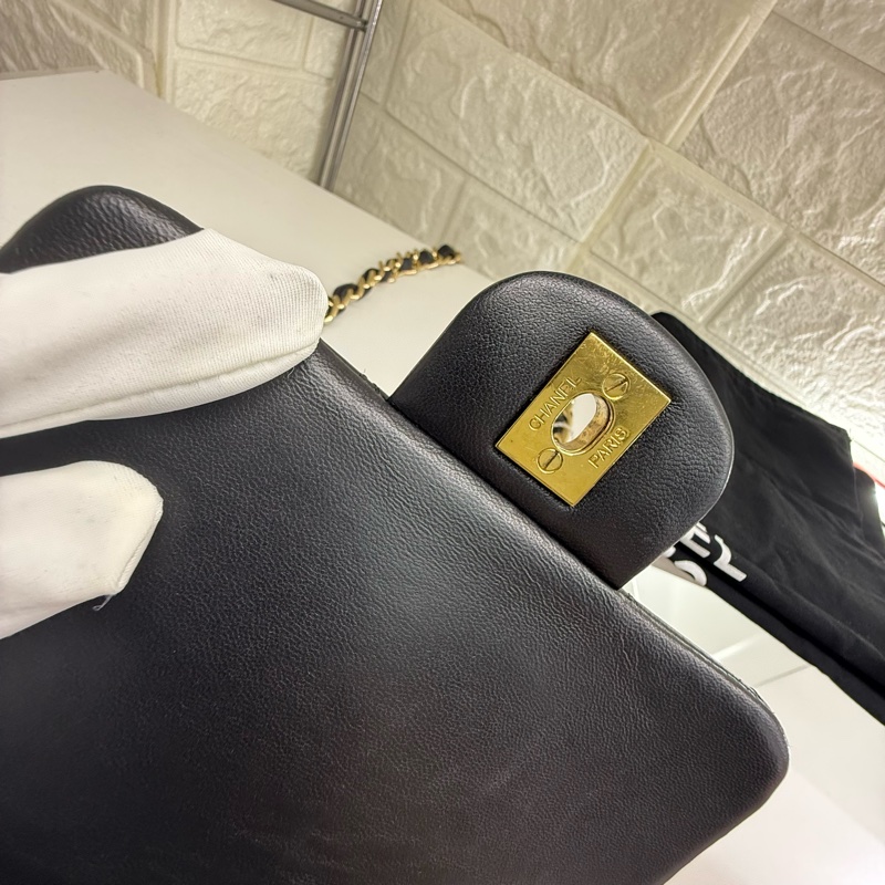 chanel香奈兒黑金菱格紋雙C扣方胖子鏈條包-21