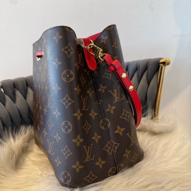 LV NeoNoé 紅色經典水桶包-3
