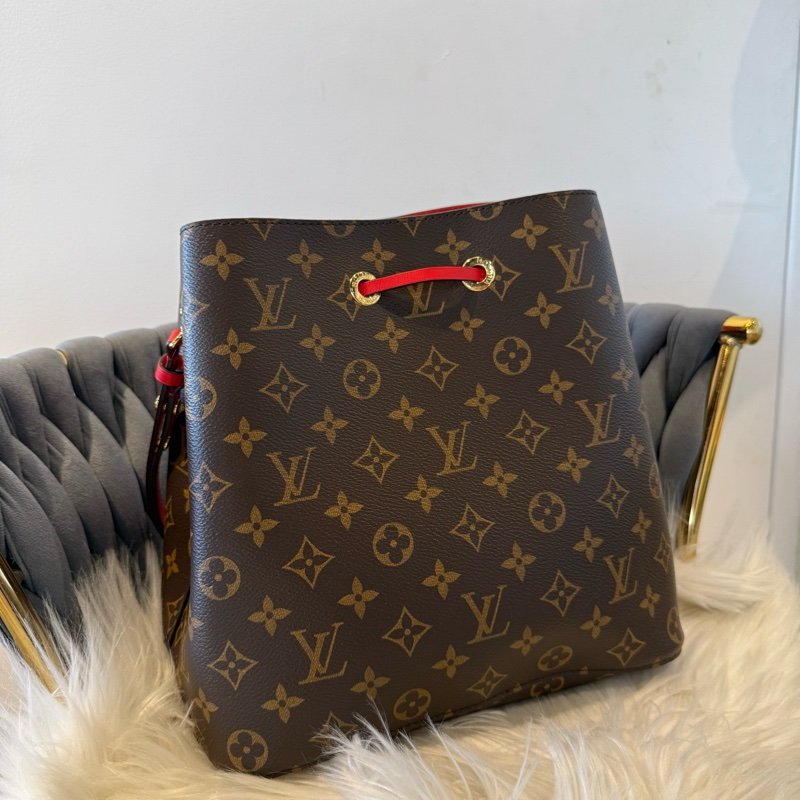 LV NeoNoé 紅色經典水桶包-4