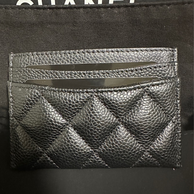 CHANEL 黑色經典荔枝牛皮卡夾-2