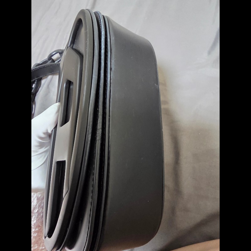 DIESEL 1DR leather shoulder 斜背包 黑色 小牛皮 粗鏈條 RFID防偽晶片 防盜包-18