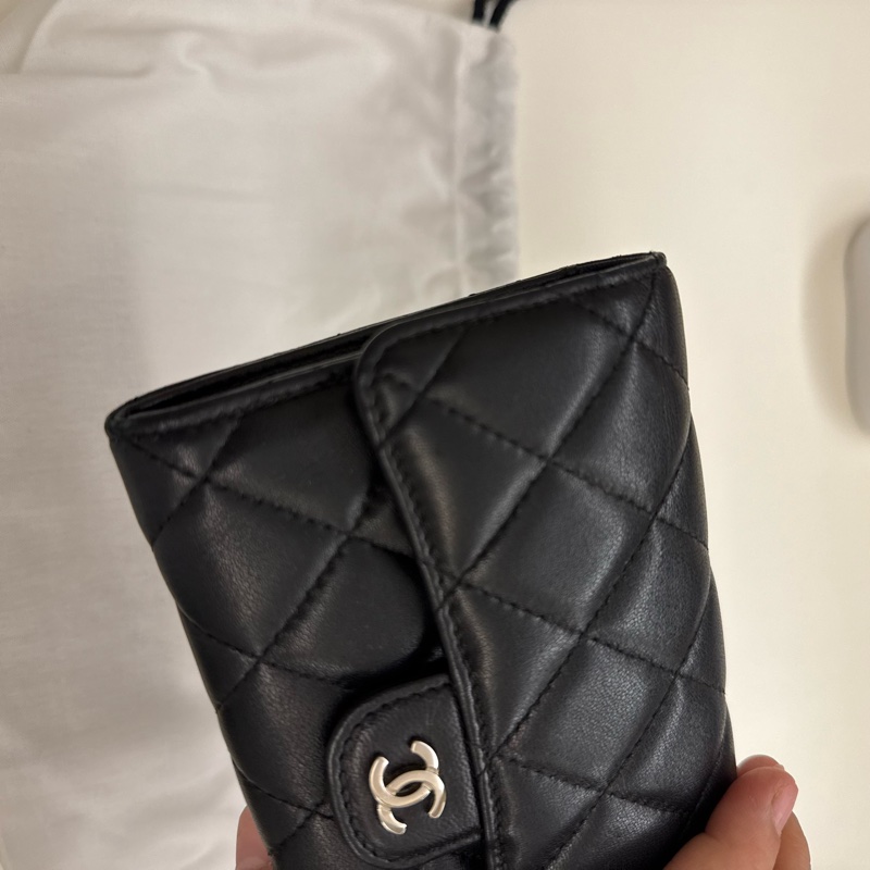 Chanel 小羊皮經典銀鏈中夾-9
