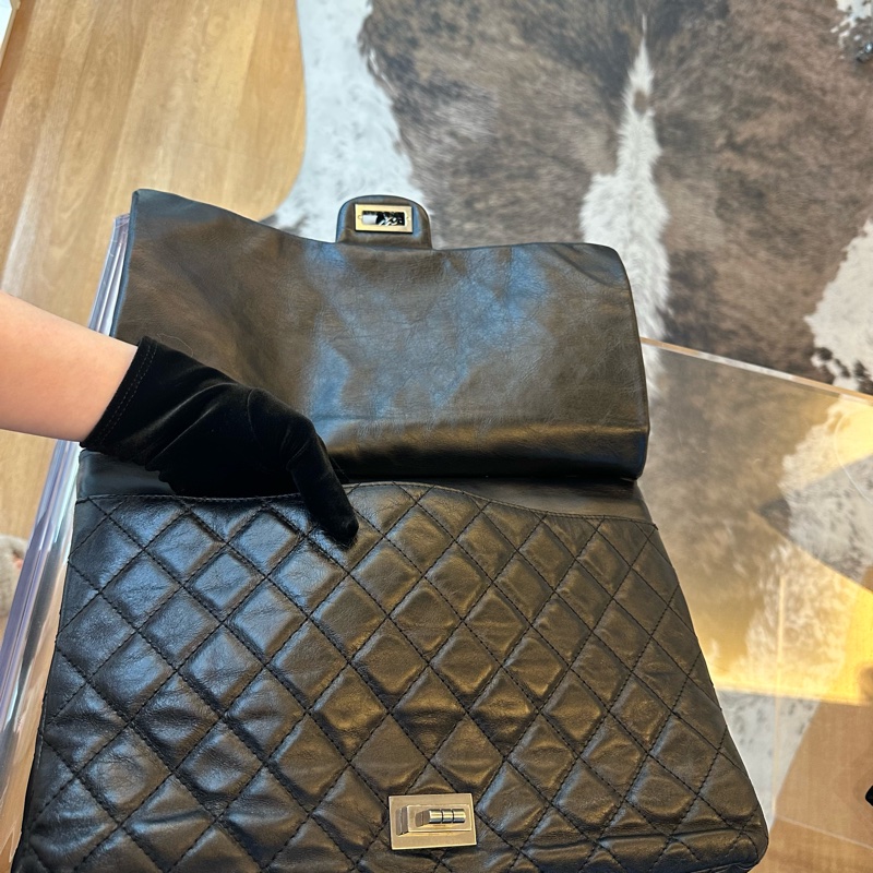 Chanel黑銀菱格紋油蠟皮2.55扣機場鏈條包-8