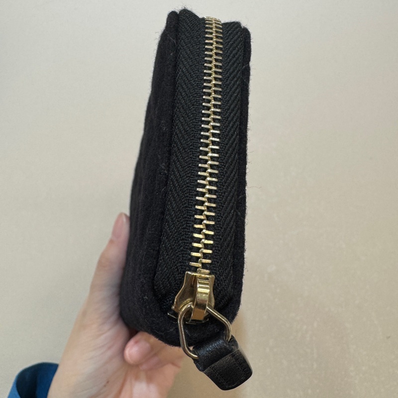 CHANEL黑金羊毛呢海軍徽章ㄇ拉中夾A70330-9