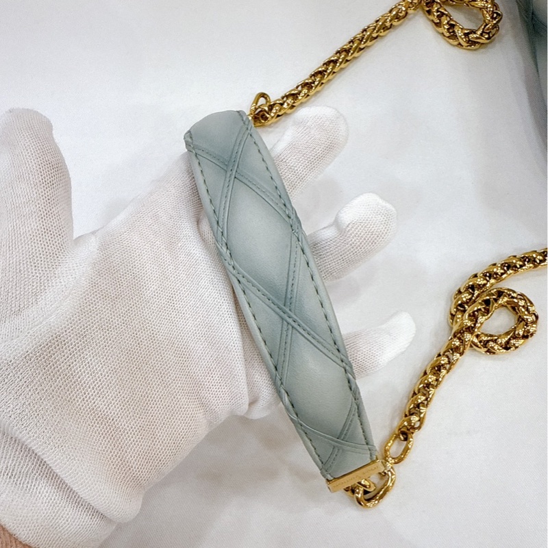莉亞精品♡LV M24186 GO-14 旋轉磁吸口蓋包 九新-14