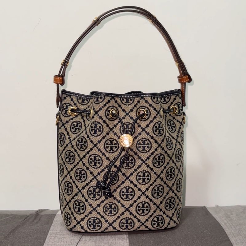 TORY BURCH - T MONOGRAM BUCKET BAG-3