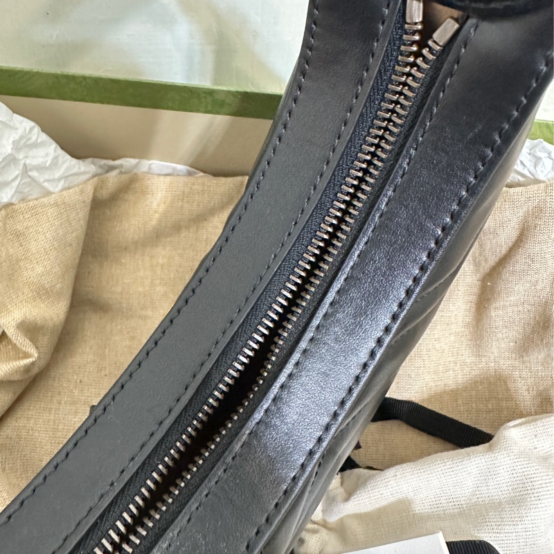 Gucci GG Marmont 半月形迷你包,顏色:黑色-8