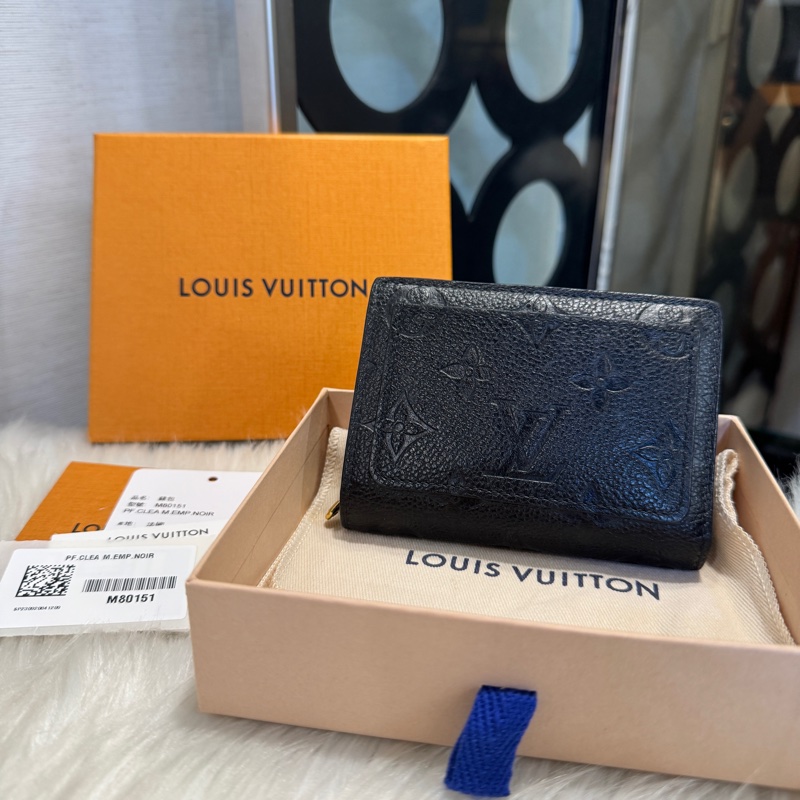LV Clea 黑牛皮壓紋短夾-10