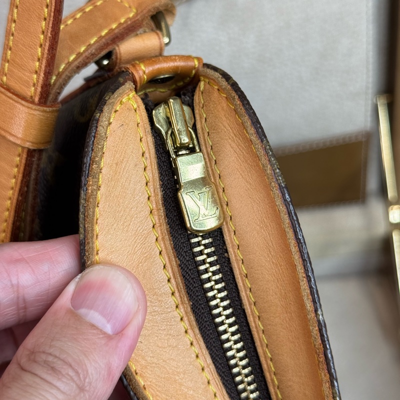 Louis Vuitton 老花中古扇貝斜背包🩶氣質氣息-11