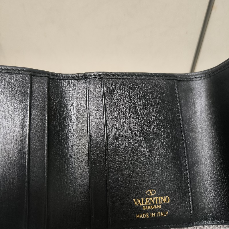 ‼️老娘最大🫅‼️通通降價再送好禮至5/11🎁㊣✨Valentino✨范倫鐵諾 黑色 皮夾 錢包 對折 短夾/二手皮夾/二手精品/保證正品🌳二手樹屋🌳-26