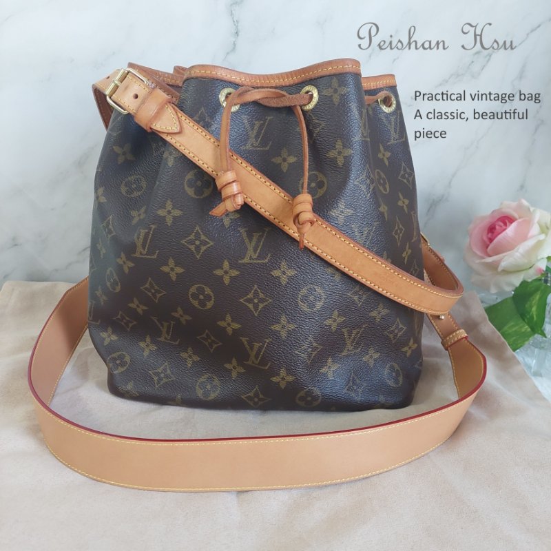 LV PETIT NOE 老花 🌈現品拍照🌈M42226 字紋 束口 水桶包 肩背包 中款~二手品-14