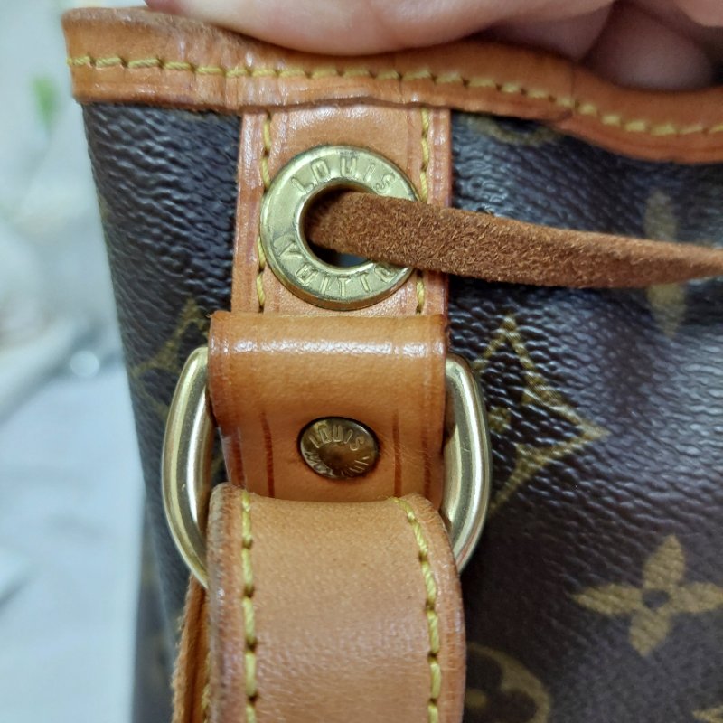 LV PETIT NOE 老花 🌈現品拍照🌈M42226 字紋 束口 水桶包 肩背包 中款~二手品-76