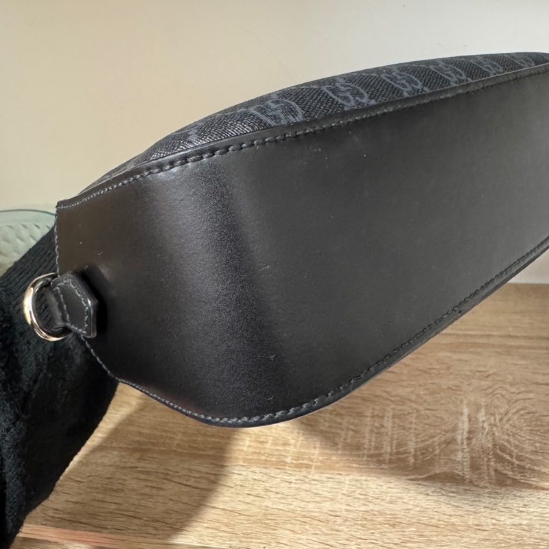 Gucci 黑灰PVC相機包 近全新-5