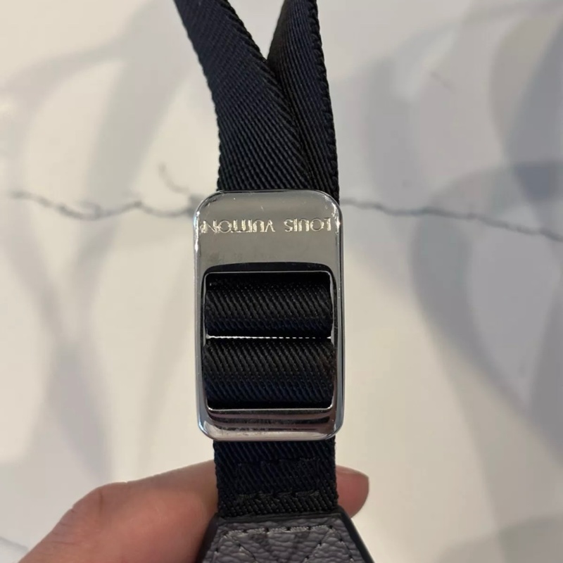 【LV m30830銀灰郵差包】-4