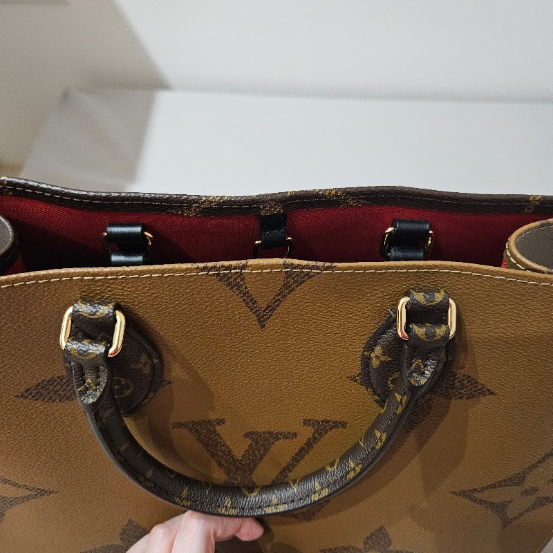 LV Onthego MM-9