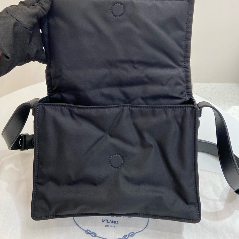 PRADA普拉達 Re-Nylon再生尼龍拼皮革 郵差包單肩斜挎包 男女可背-7