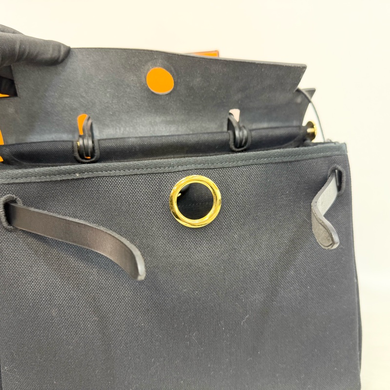 HERMES黑皮革拼帆布Herbag31側背包-15