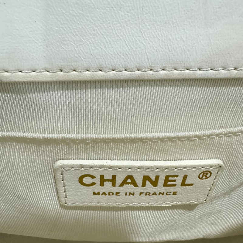 Chanel 白菱格金扣珍珠白下蓋斜背包-13