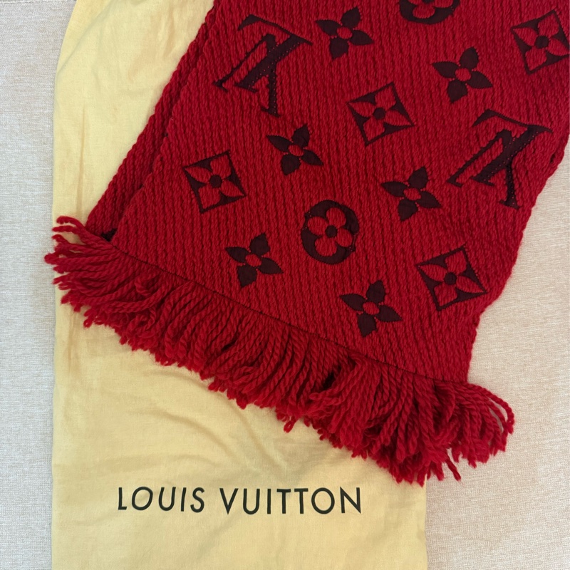 LOUIS VUITTON 紅色LV logo雙面羊毛圍巾-1