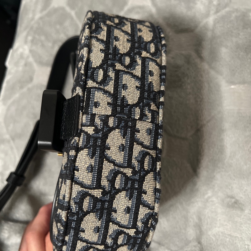 dior saddle 迷你翻蓋郵差包-9