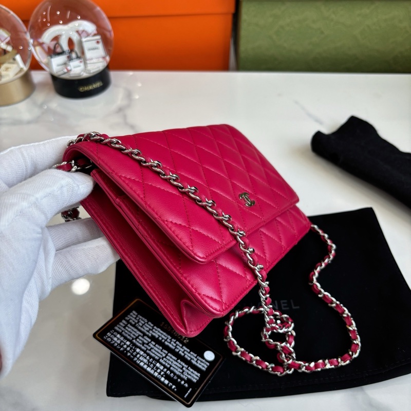 【近新閒置品】Chanel香奈兒深玫紅色銀扣羊皮woc鏈條包15開斜挎側背包-3