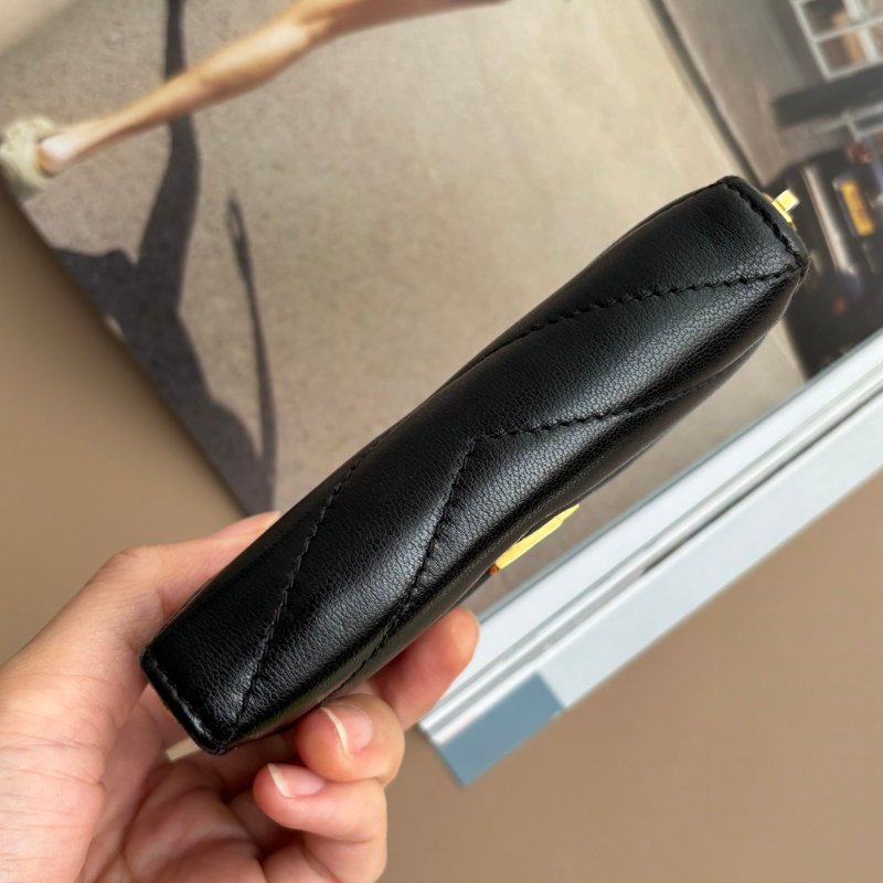 ::Saint Laurent:: YSL 立體金字黑山形紋羊皮拉鍊零錢包 卡包-4