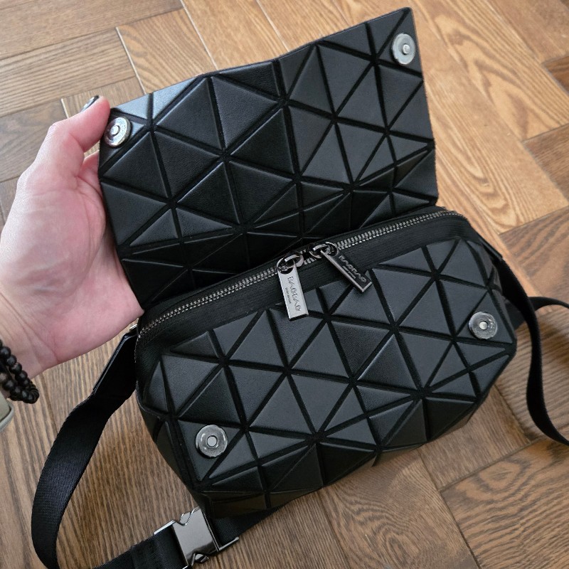 三宅一生BAO BAO ISSEY MIYAKE 霧面皮革肩揹包/腰包 黑色-4