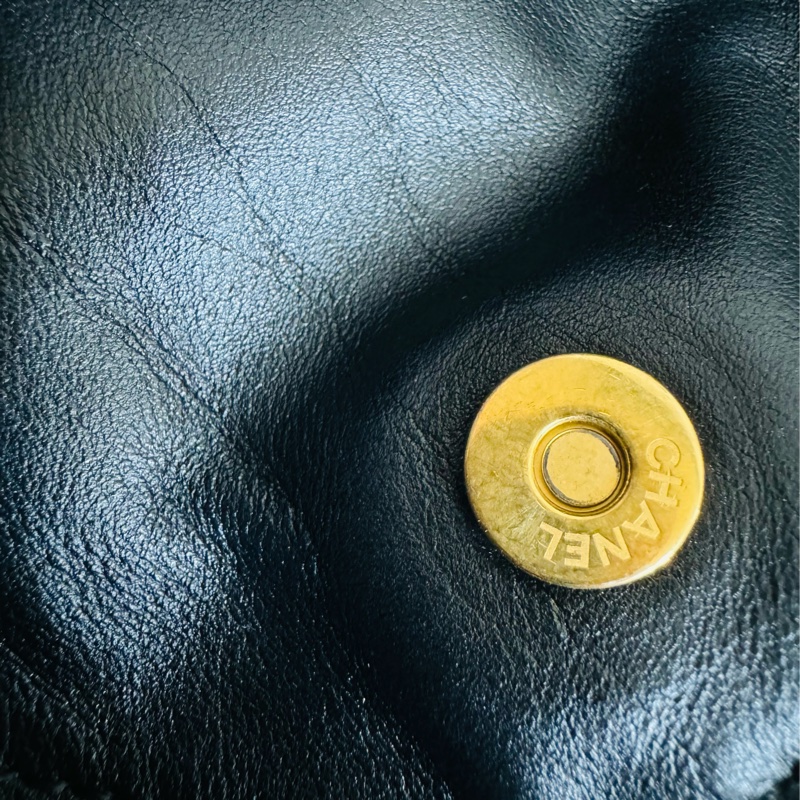 售二手 真品 CHANEL 晶片款 黑色 金釦 22包 小號-21