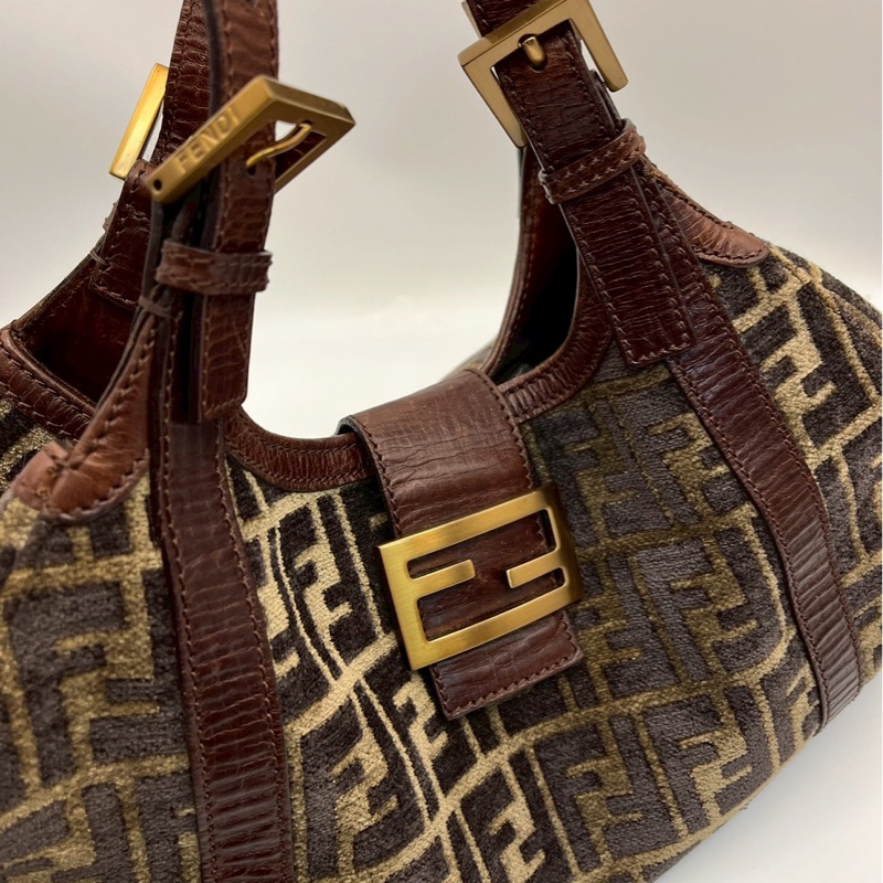 🏷️ Fendi 法棍托特手拿包-10