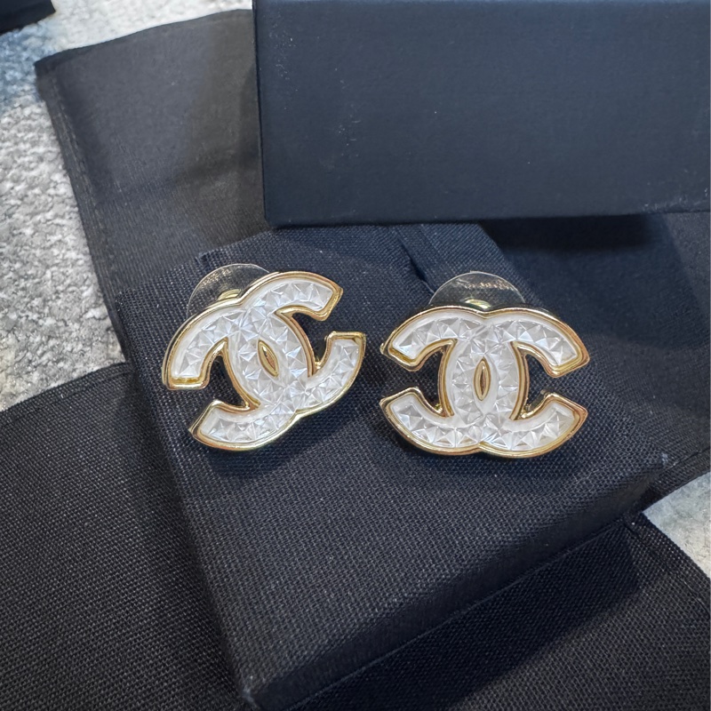CHANEL雙C Logo 白底冰糖金框耳環-金色/耳針-6