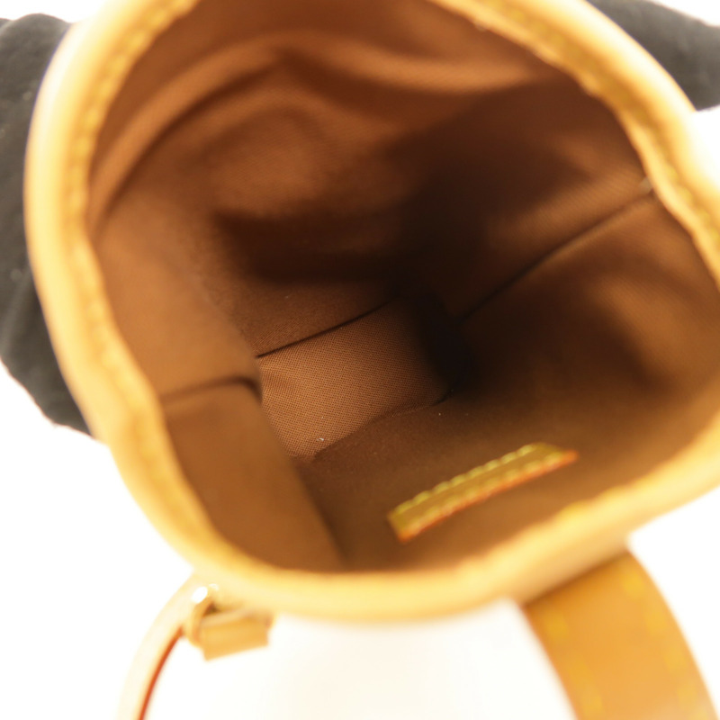 LOUIS VUITTON Monogram Fold Me Pouch金扣肩背袋-14