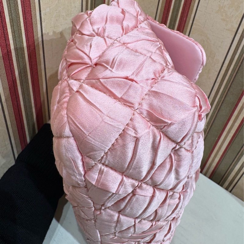 CHANEL 緞面皺摺CF 粉色 千金大小姐必備 26開-2