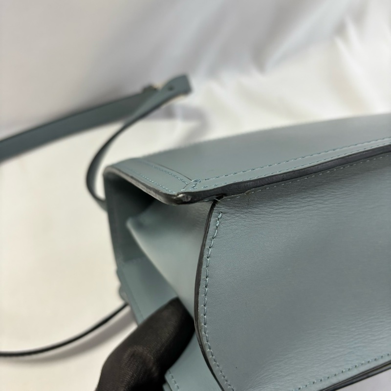 【LOEWE】Barcelona 三角金屬設計皮革肩背包（霧霾藍）-19