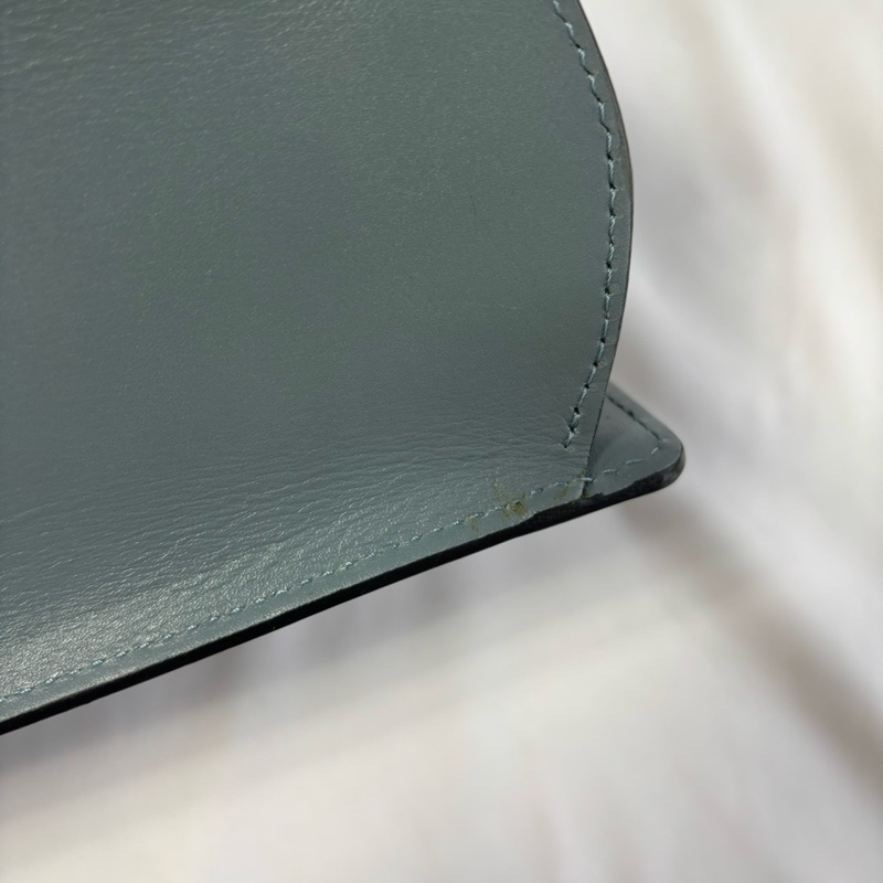 【LOEWE】Barcelona 三角金屬設計皮革肩背包（霧霾藍）-20