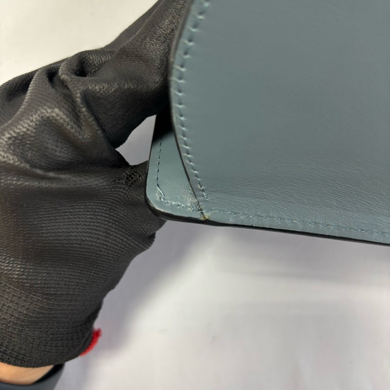 【LOEWE】Barcelona 三角金屬設計皮革肩背包（霧霾藍）-21