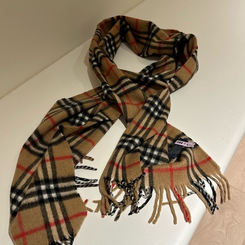 Burberrys 英倫紳士感 100% Cashmere 羊絨軟糯親膚 經典品牌格紋羊毛圍巾🧣