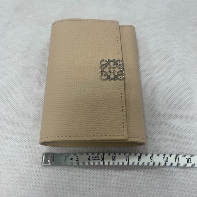 【REMINISCE】 LOEWE Anagram trifold wallet 3折 短夾 錢包 零錢格 女用 奶茶色 銀包-8