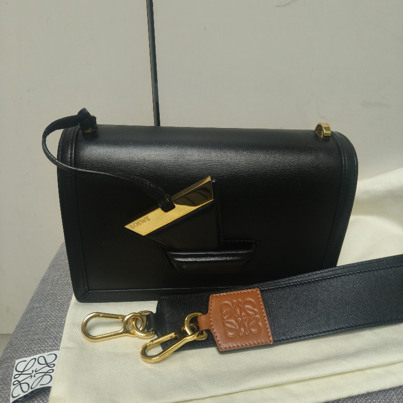 ㊣✨LOEWE✨(附防塵袋)羅威 BARCELONA 巴塞隆納 黑色 皮革 金屬 三角釦 雙背帶 側背包 斜背包/男女可用/二手包/保證正品🌳二手樹屋🌳-1