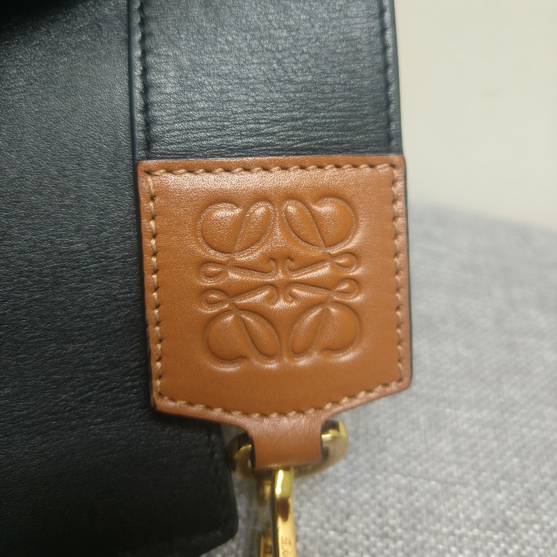 ㊣✨LOEWE✨(附防塵袋)羅威 BARCELONA 巴塞隆納 黑色 皮革 金屬 三角釦 雙背帶 側背包 斜背包/男女可用/二手包/保證正品🌳二手樹屋🌳-34
