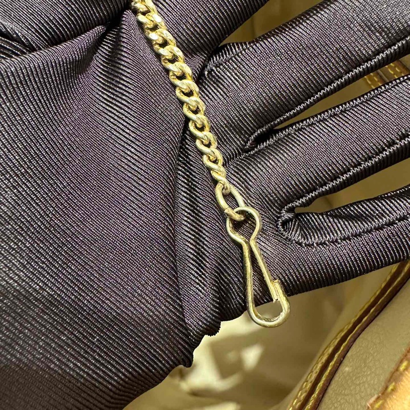 Louis Vuitton-9