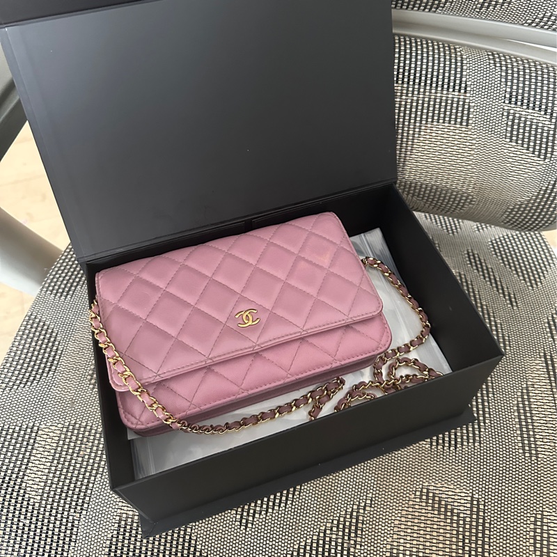 Chanel經典菱格紋woc鏈條包藕粉紫色金釦-8