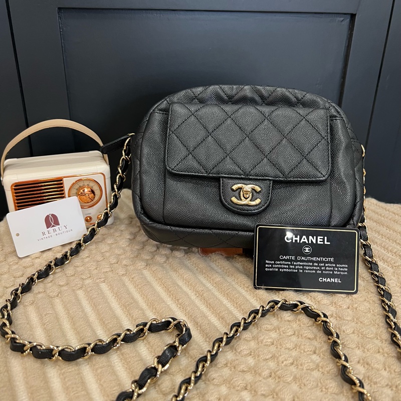CHANEL 荔枝泳圈掛件圓餅包黑-0