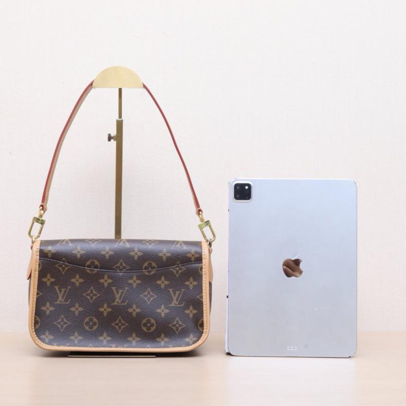 LOUIS VUITTON(路易威登) Diane 法棍包 24 可拆卸黑紫寬肩帶 老花 PVC 晶片-2