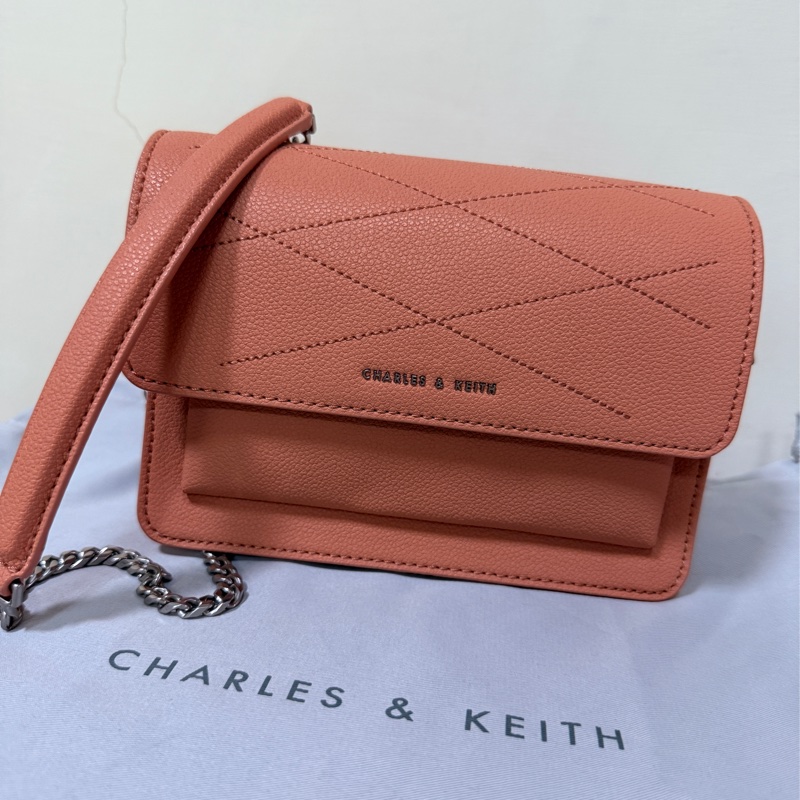 CHARLES & KEITH 粉橘色小方包 斜背包 小CK-0