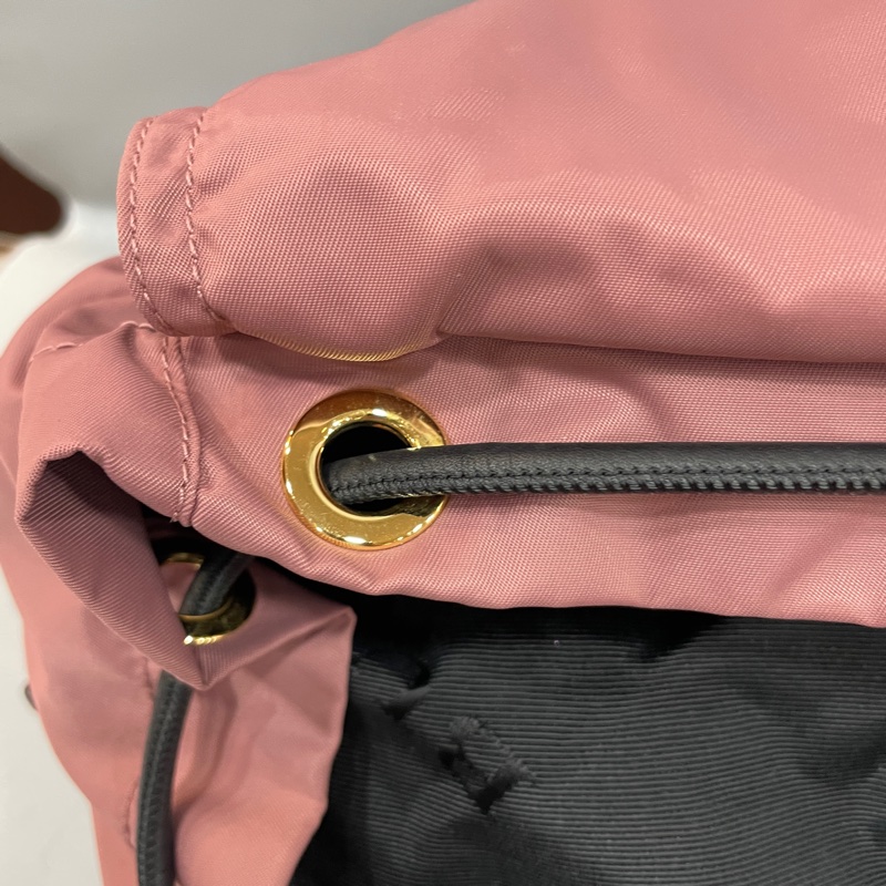Burberry 4020959藕粉色尼龍布黑牛皮飾邊雙口袋後背包Rucksack-28