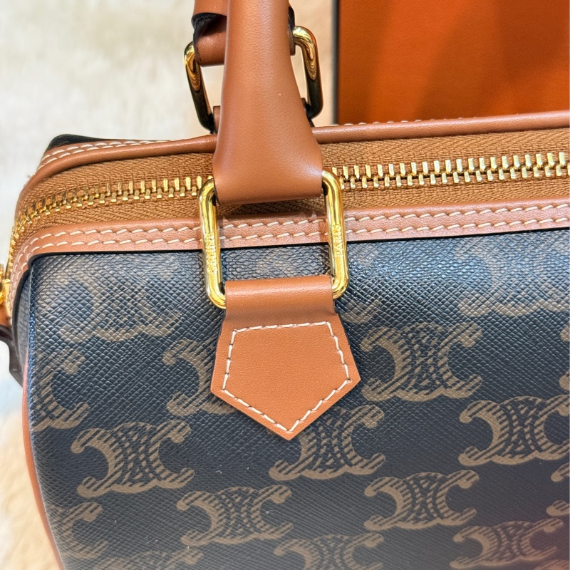 新款的✨ CELINE波士頓包🤎小號  焦糖色 金棕色 斜背包-6