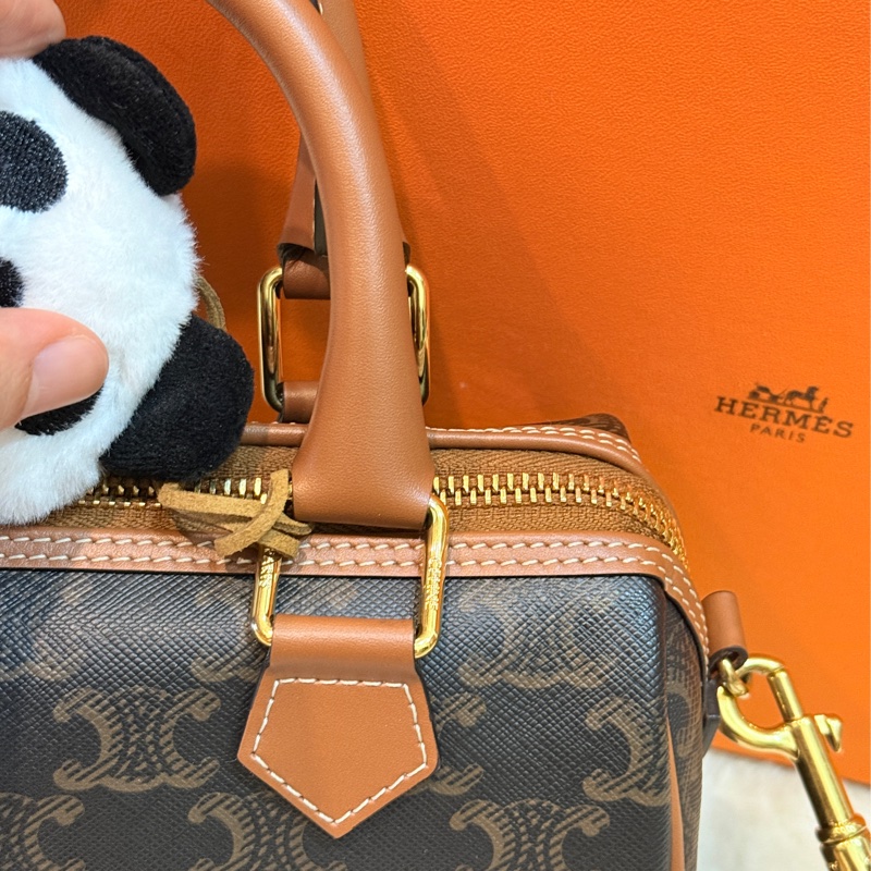 新款的✨ CELINE波士頓包🤎小號  焦糖色 金棕色 斜背包-8