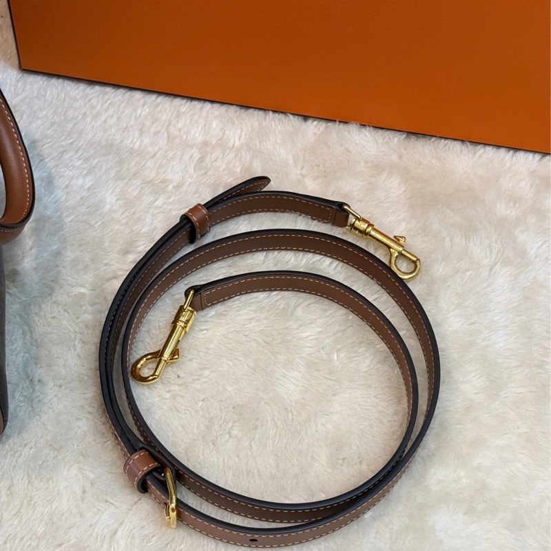 新款的✨ CELINE波士頓包🤎小號  焦糖色 金棕色 斜背包-12