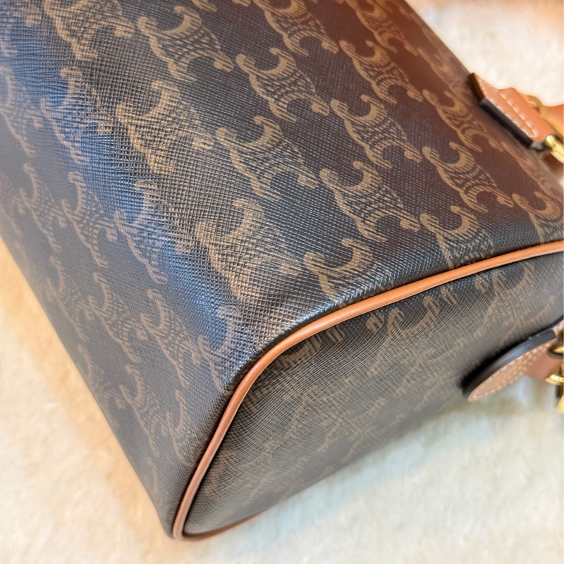 新款的✨ CELINE波士頓包🤎小號  焦糖色 金棕色 斜背包-20